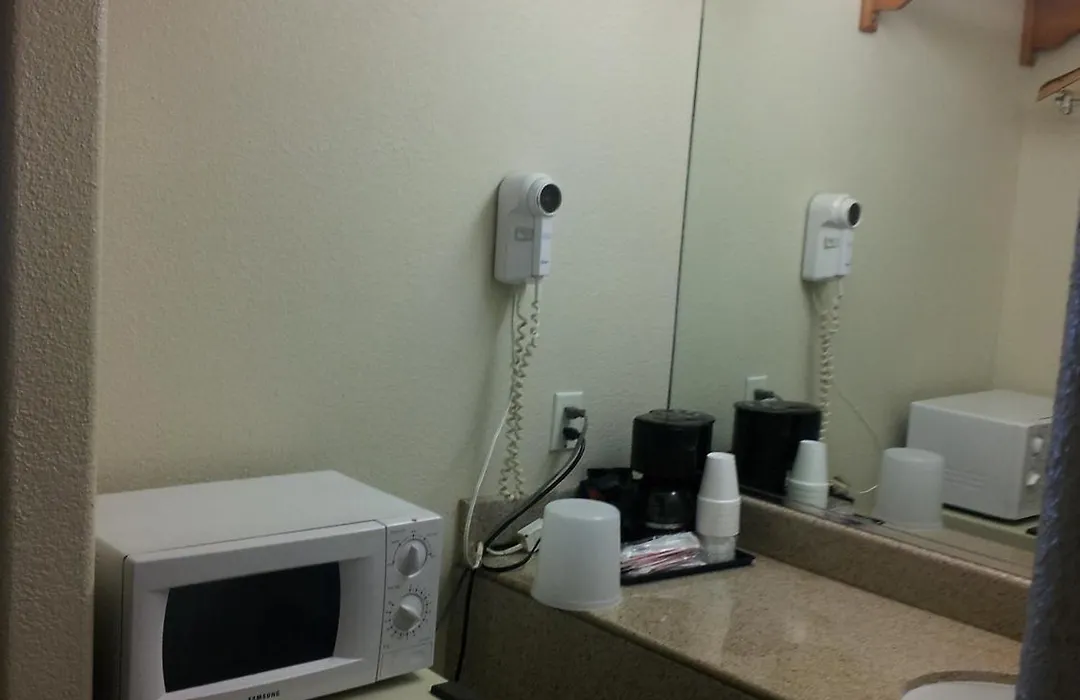 Economy Inn-1