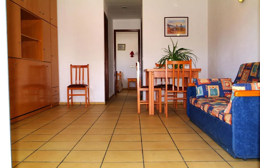 Apartamentos Famara-1