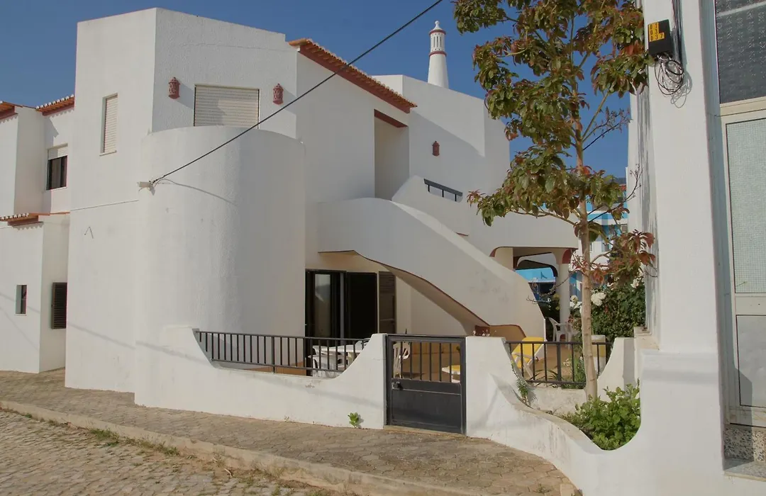 Apartamentos E Quartos Atalaia-1
