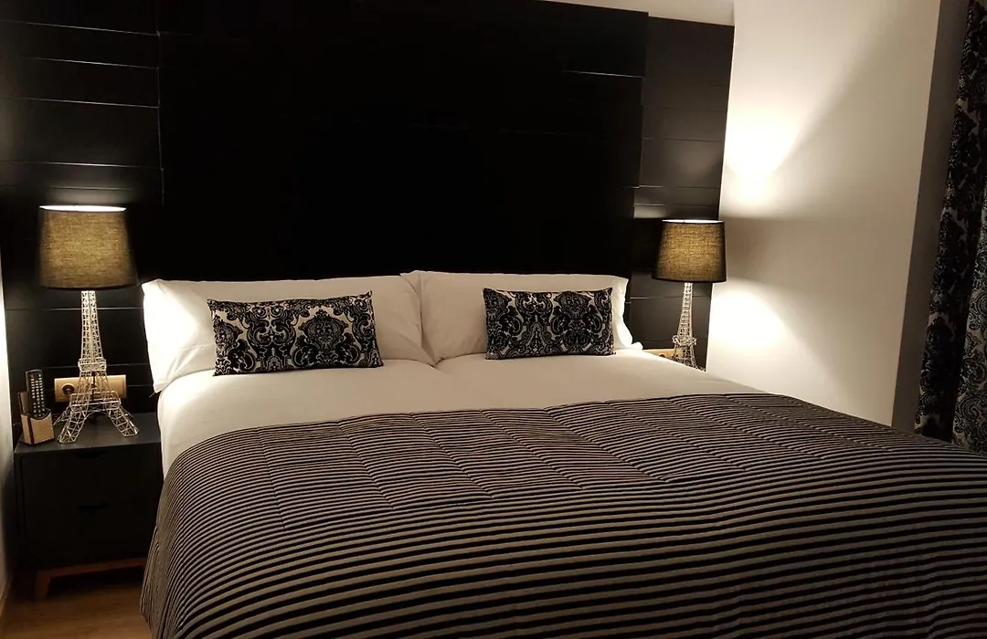 Apartamentos Art Suite Santander-1
