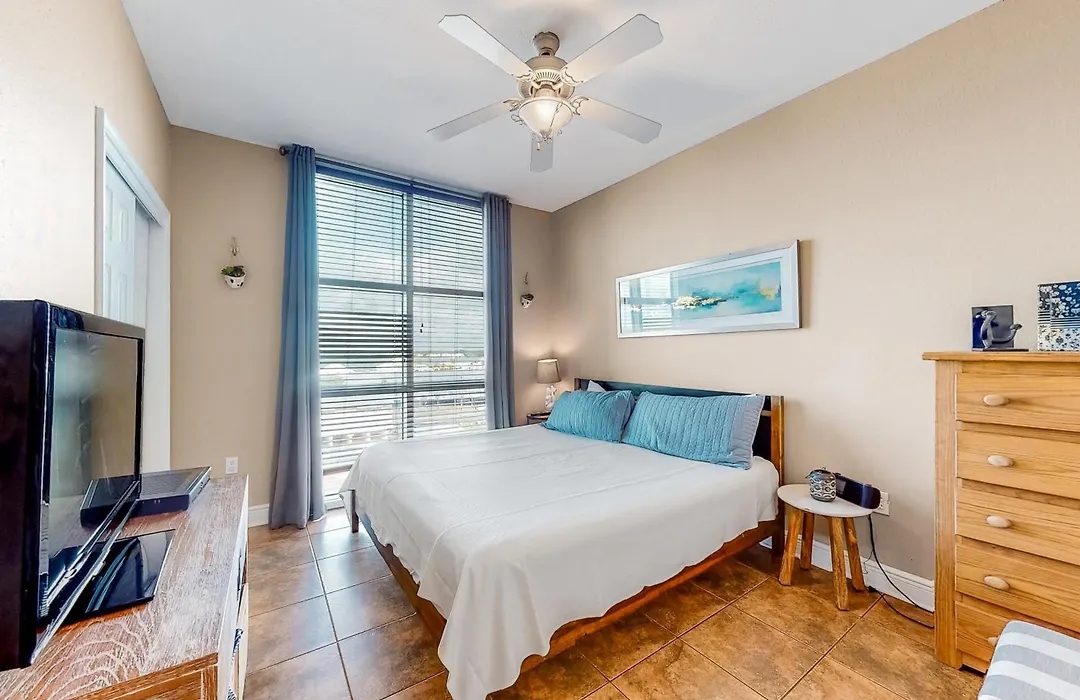 Crystal Shores West-1