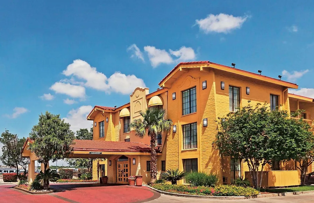 Super 8 By Wyndham San Antonio Near Seaworld Ingram Park-1