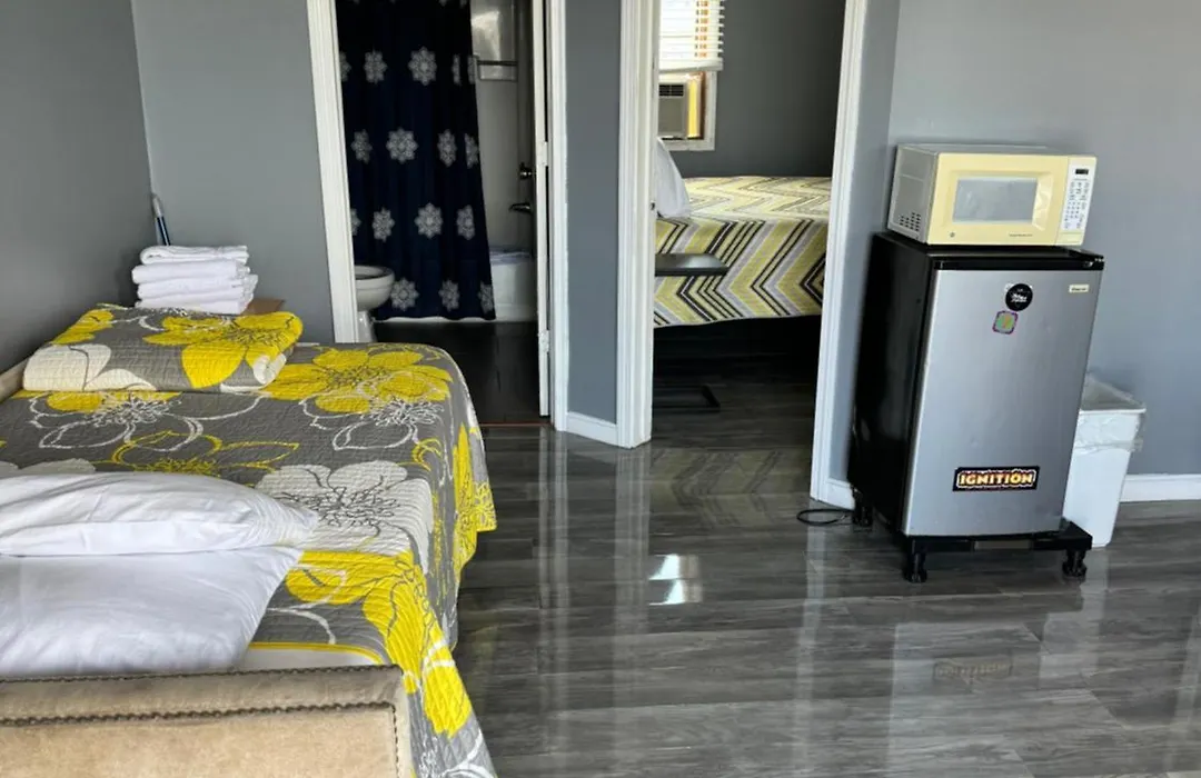 12 Ashworth Ave Suites-1