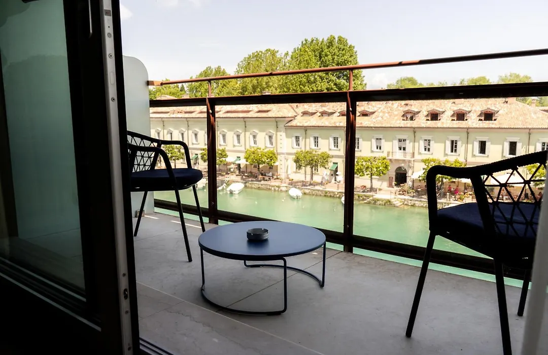 C House Rooms Lake-1