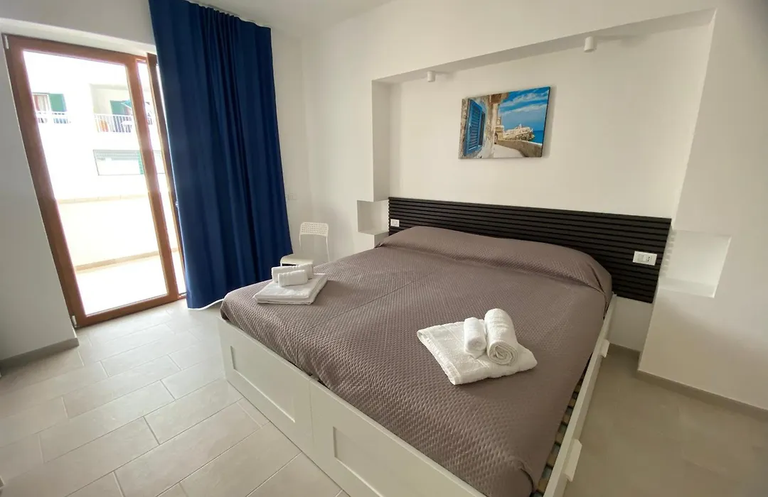 Manfredi Sea Room-1