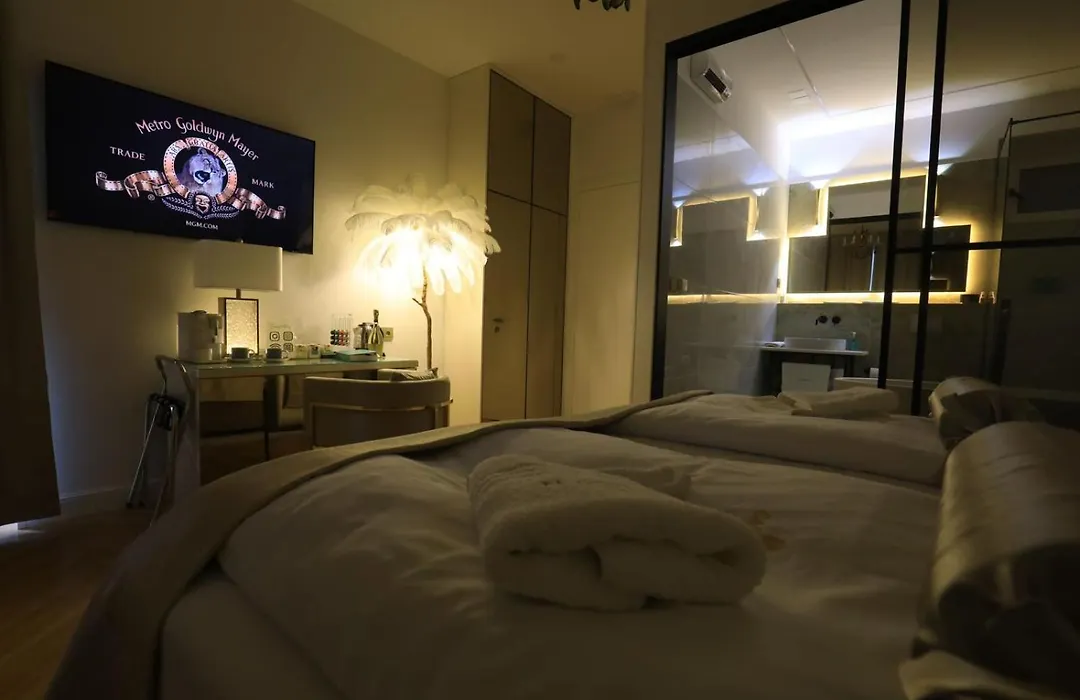 Garden Luxury Rooms-1