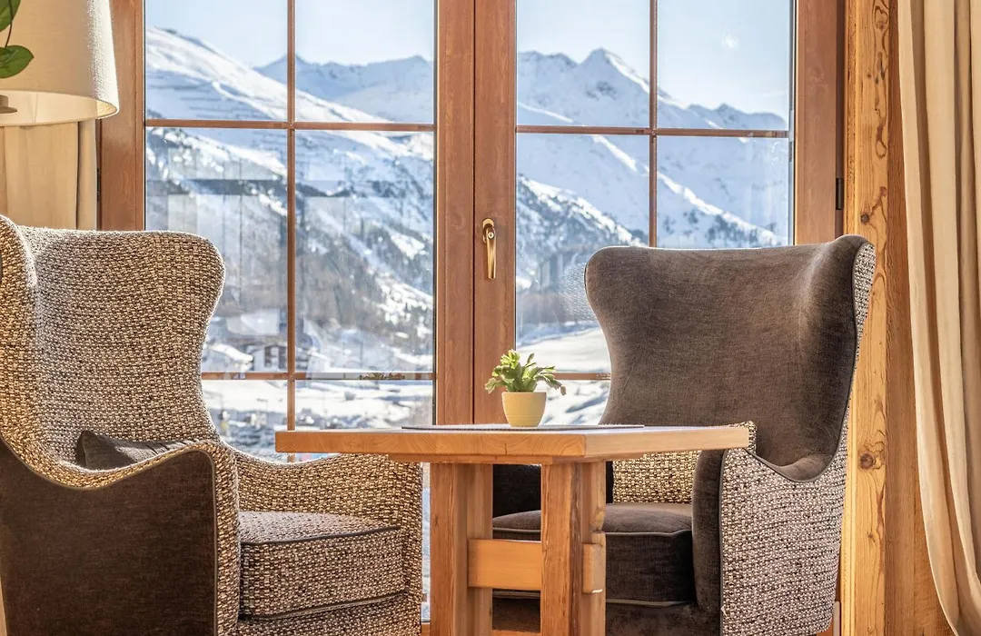 Burghotel Alpenglühn-1