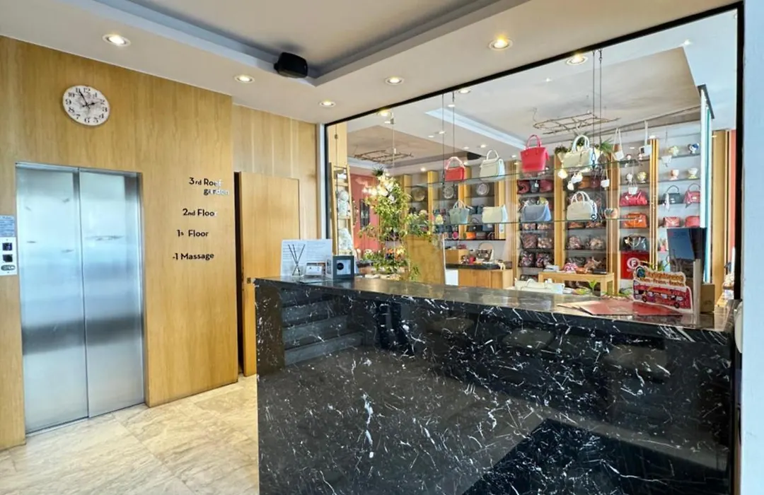 Hotel E-1