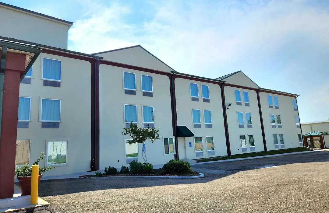 Days Inn By Wyndham Laplace- New Orleans-1
