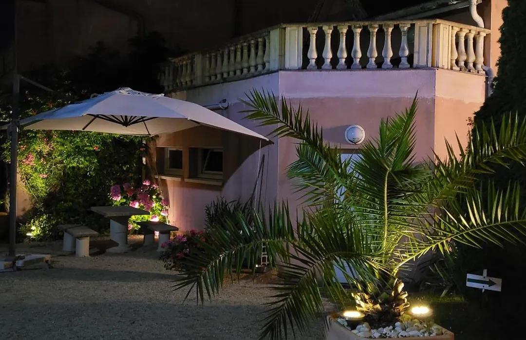 Hôtel Côté Jardin-1