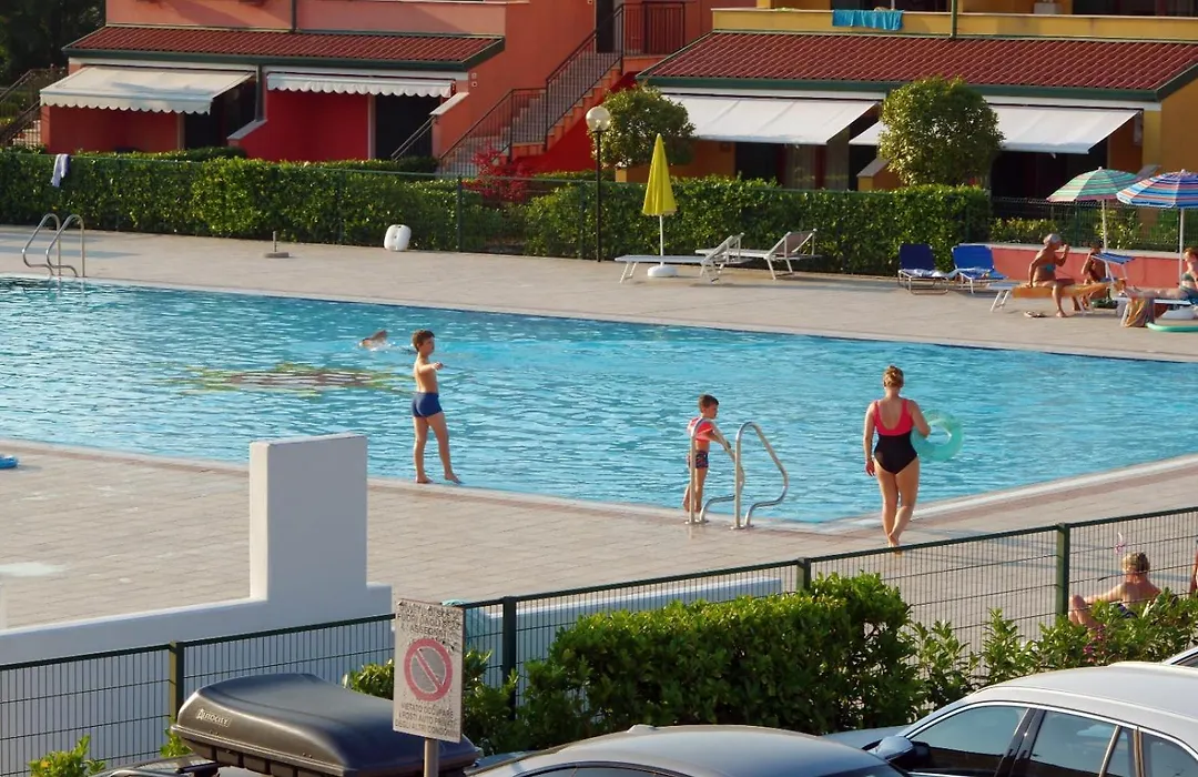 Aqua Marina Aparthotel - Hideaway & Fine Dining-1