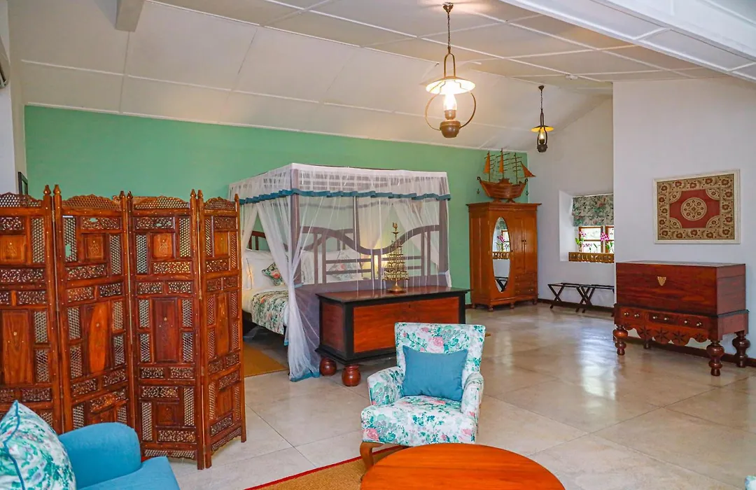 Mountbatten Bungalow- Thema Collection-1