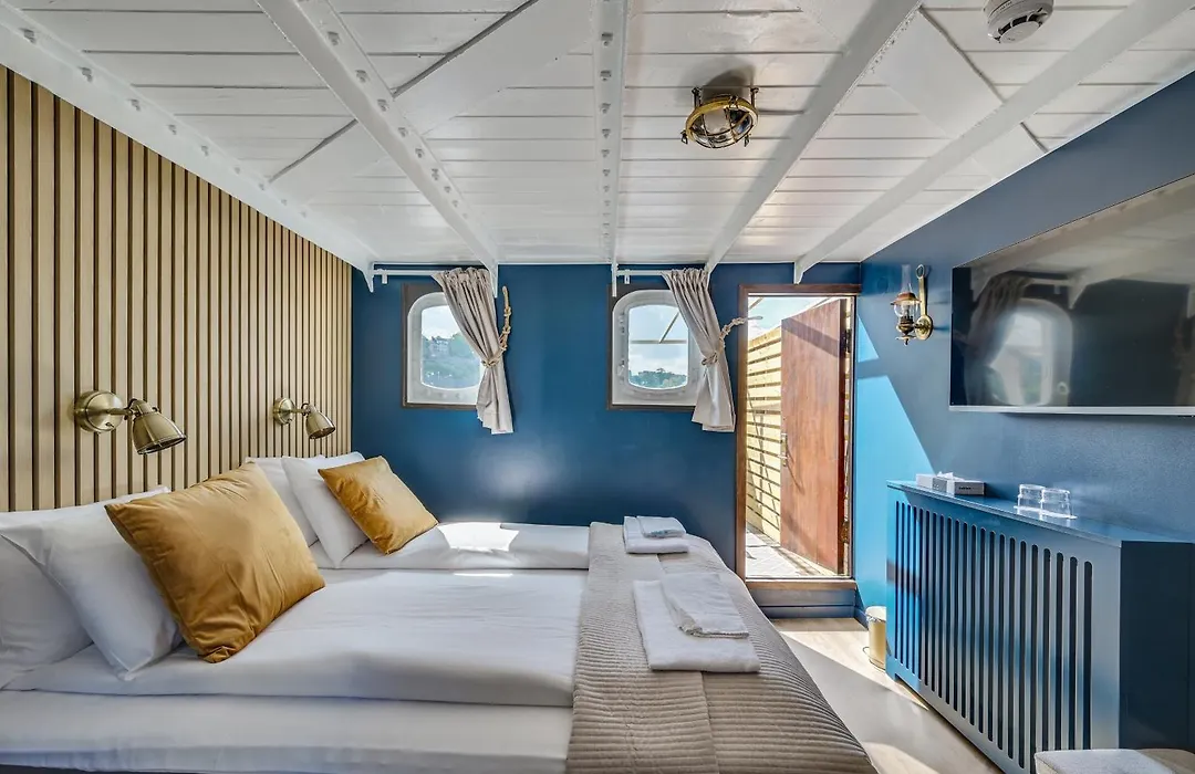 Maelardrottningen Yacht Hotel-1