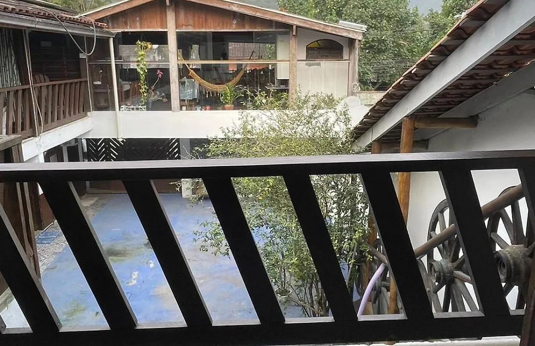 Coruja Maresias - Pousada com piscina, ar condicionado e enxoval a 680m da praia-1