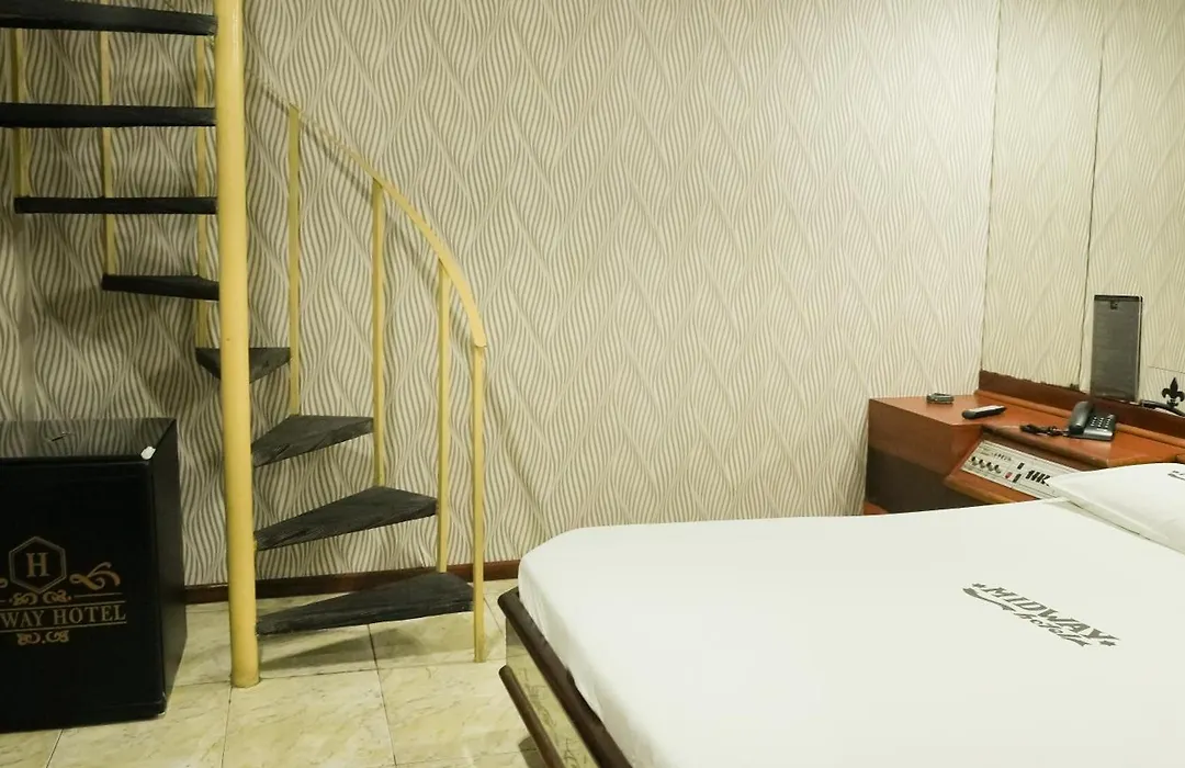 Midway Hotel (Adults Only)-1