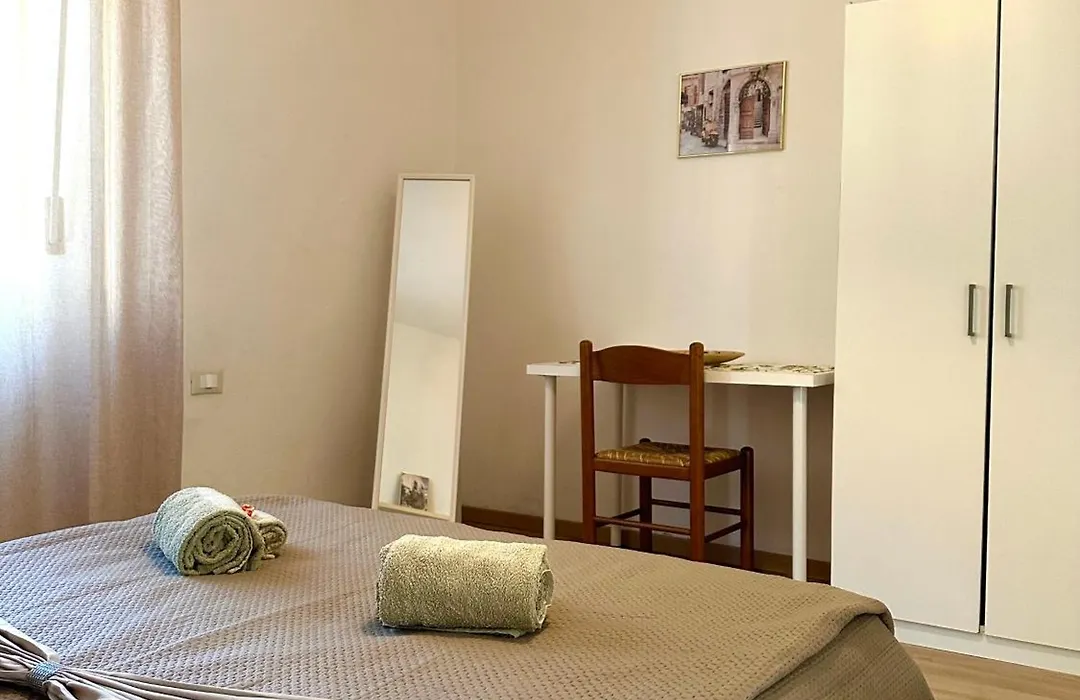 Leaning Tower Rooms Free Parking Self Check In-1