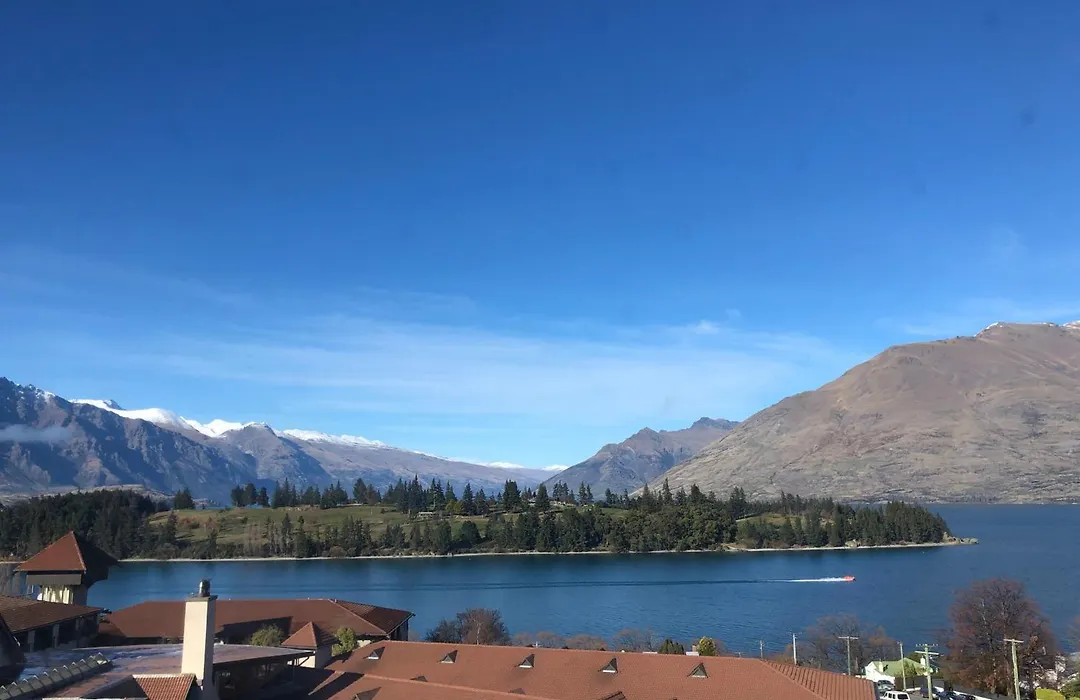Ramada By Wyndham Queenstown Central-1