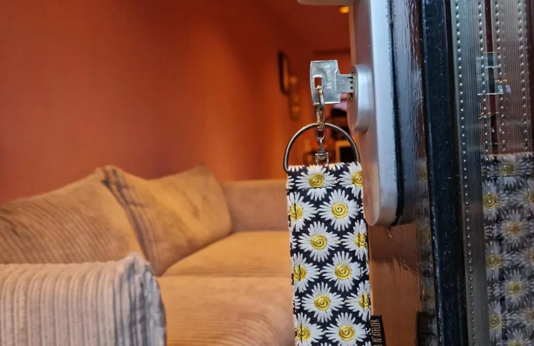 Flossy Bed & Boutique-1