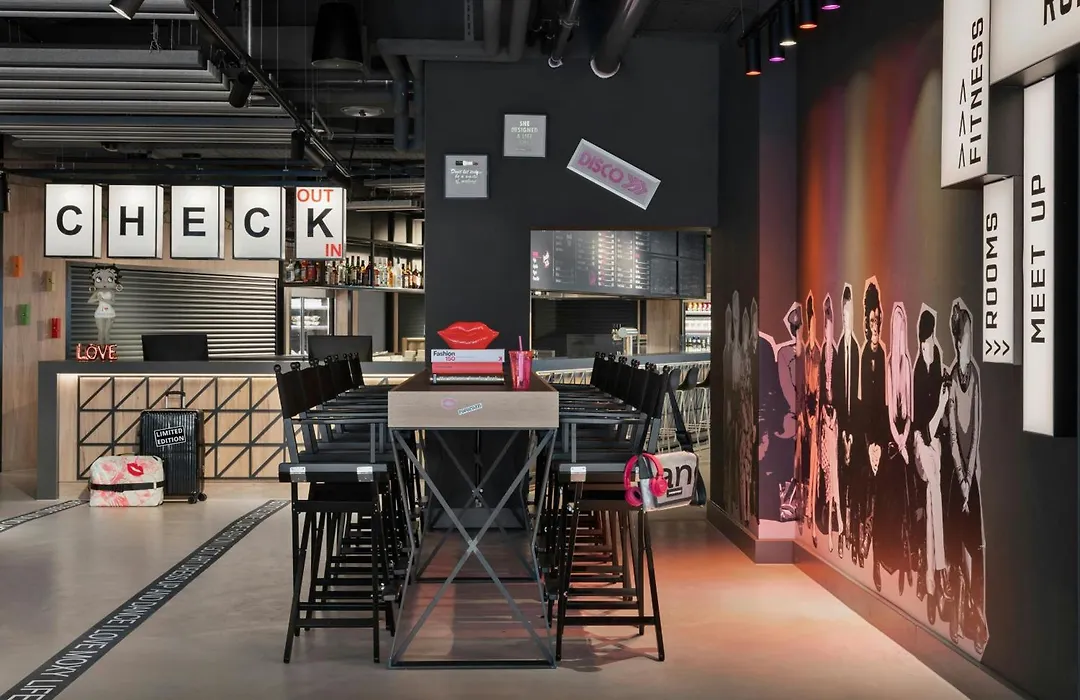 Moxy Duesseldorf City-1