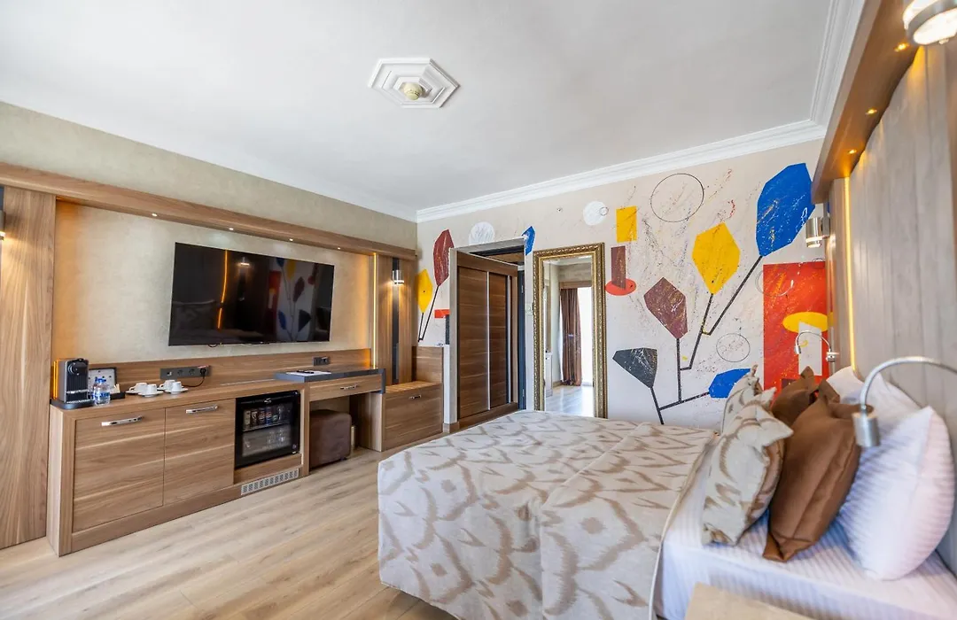 Laur Hotels Experience & Elegance-1