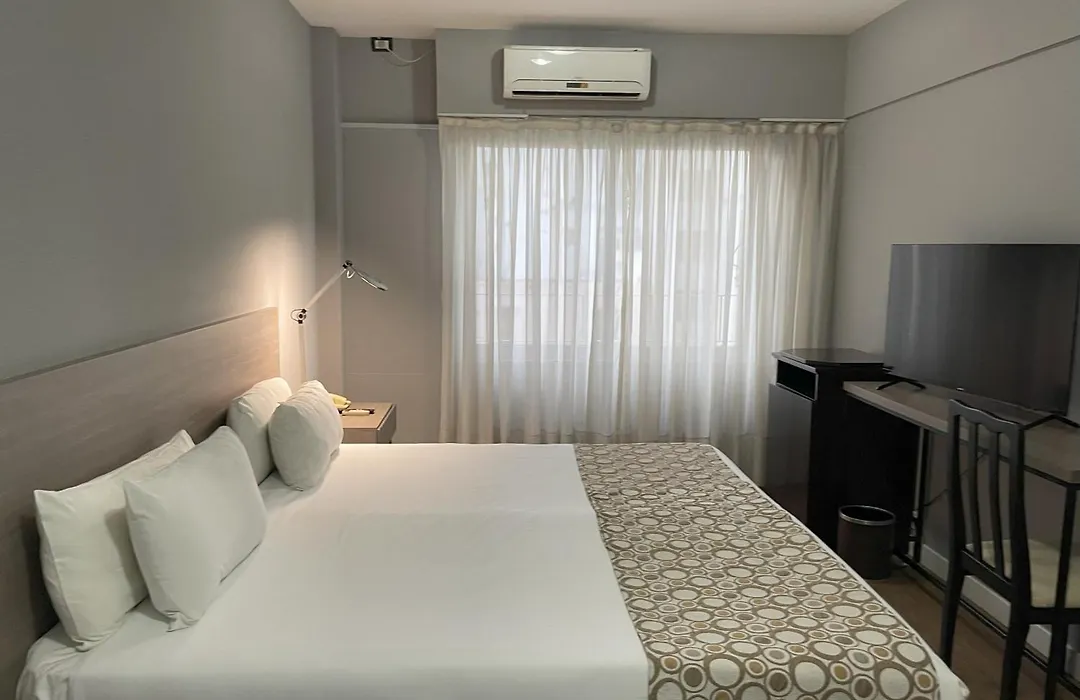 Hotel 8 De Octubre-1