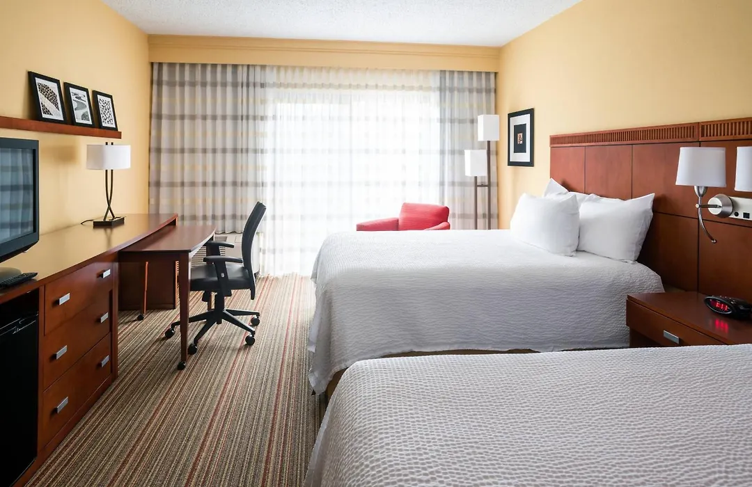 Courtyard By Marriott Indianapolis Airport-1