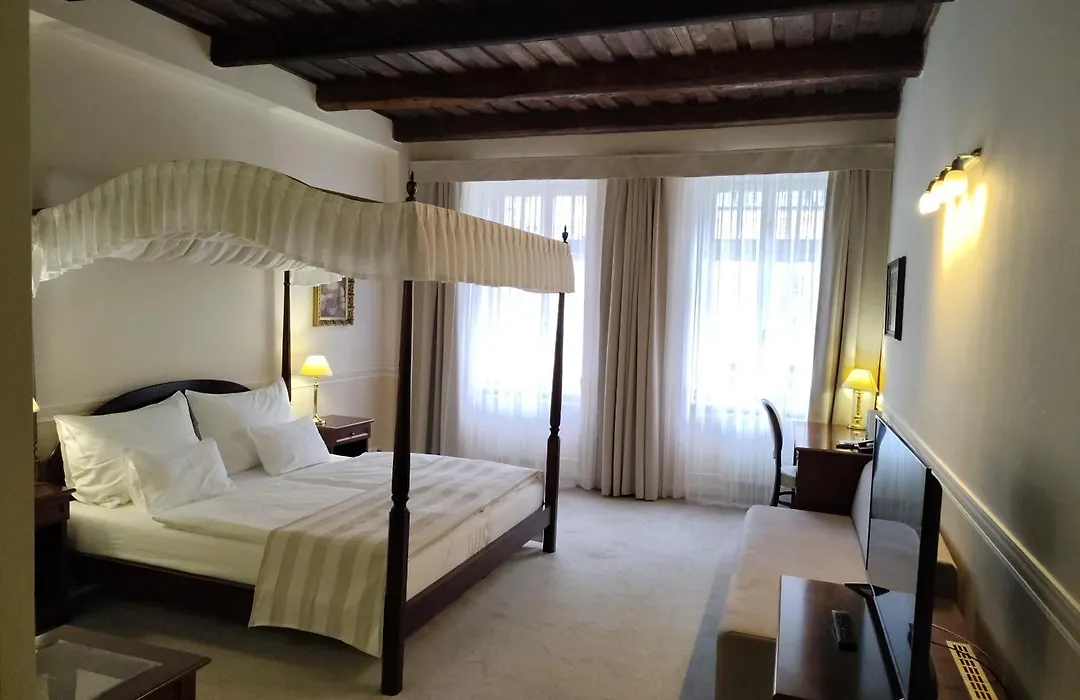 Hotel Embassy-1