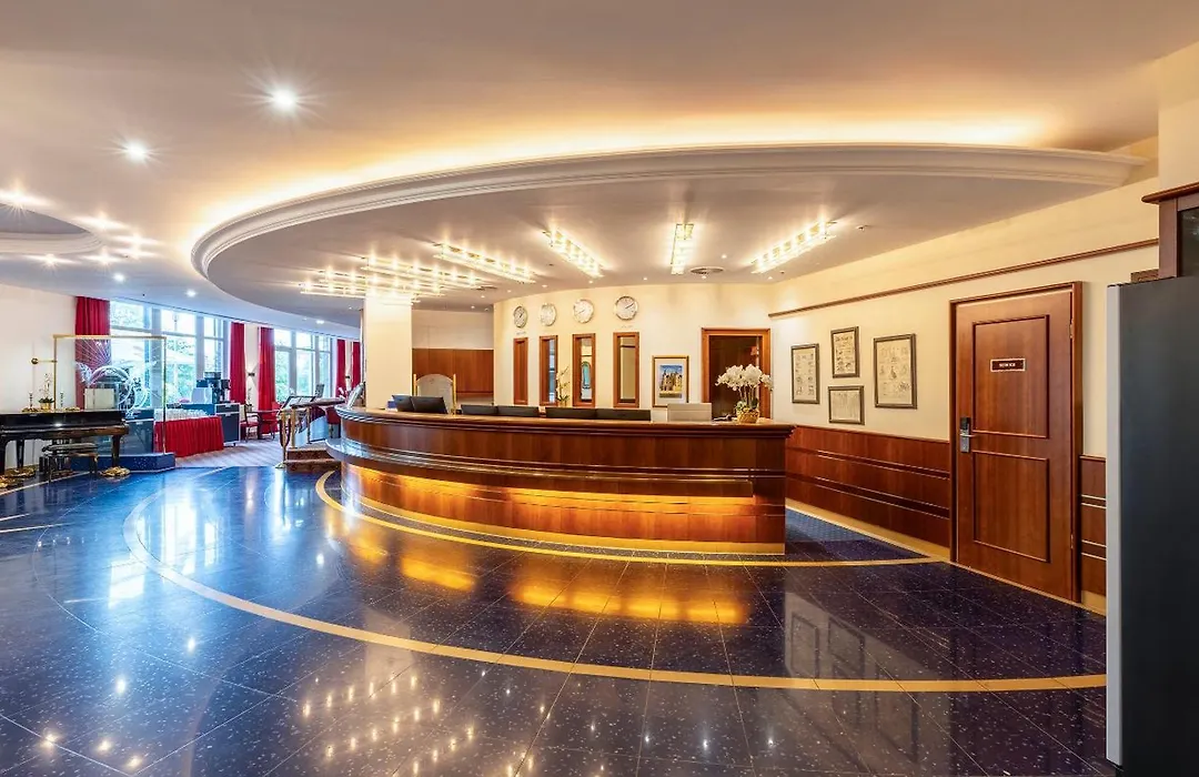 Plaza Premium Schwerin-1