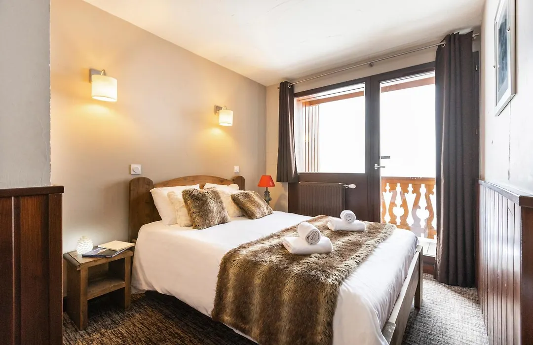 Chalet Val 2400-1