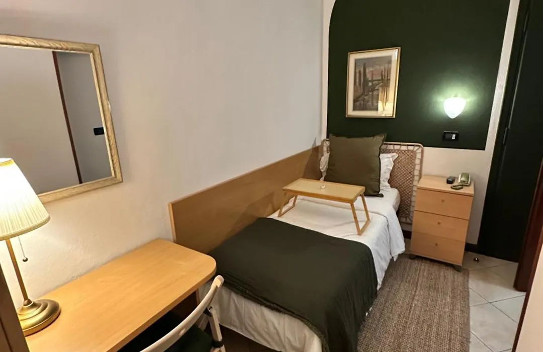 Hotel La Riviera-1
