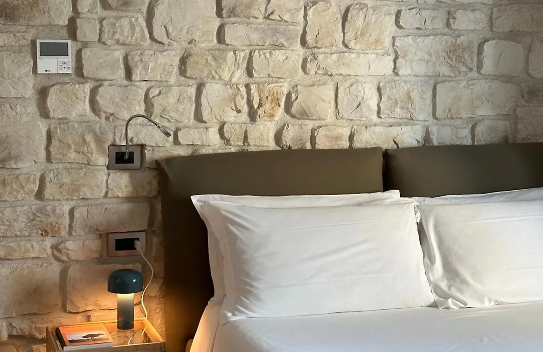 Olivia Rooms Teocrito-1