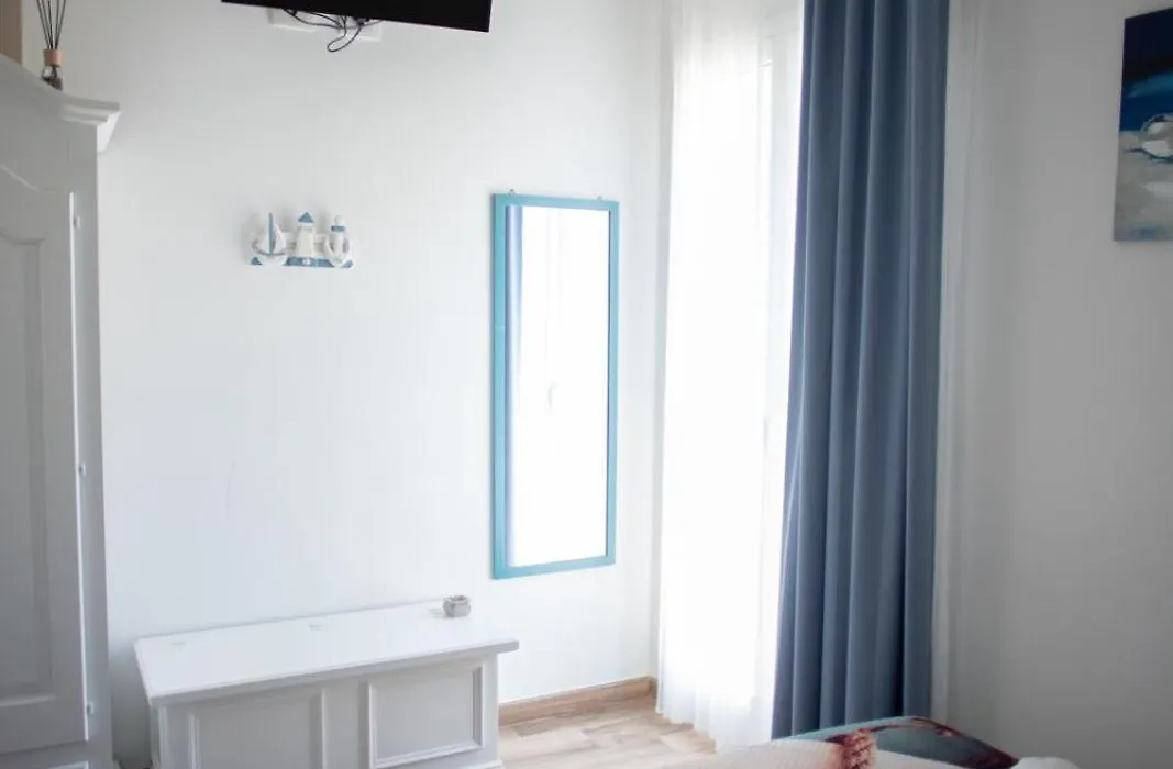 Azzurro Mare Rooms-1