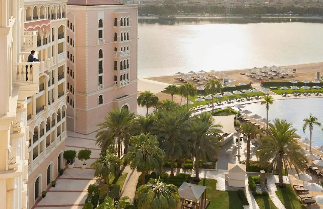 The Ritz-Carlton Abu Dhabi, Grand Canal-1