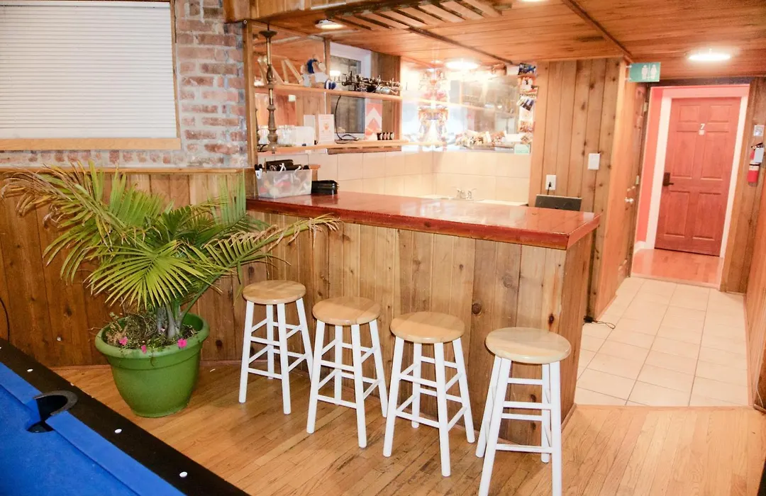 Wrigley Hostel - Chicago (Adults Only)-1