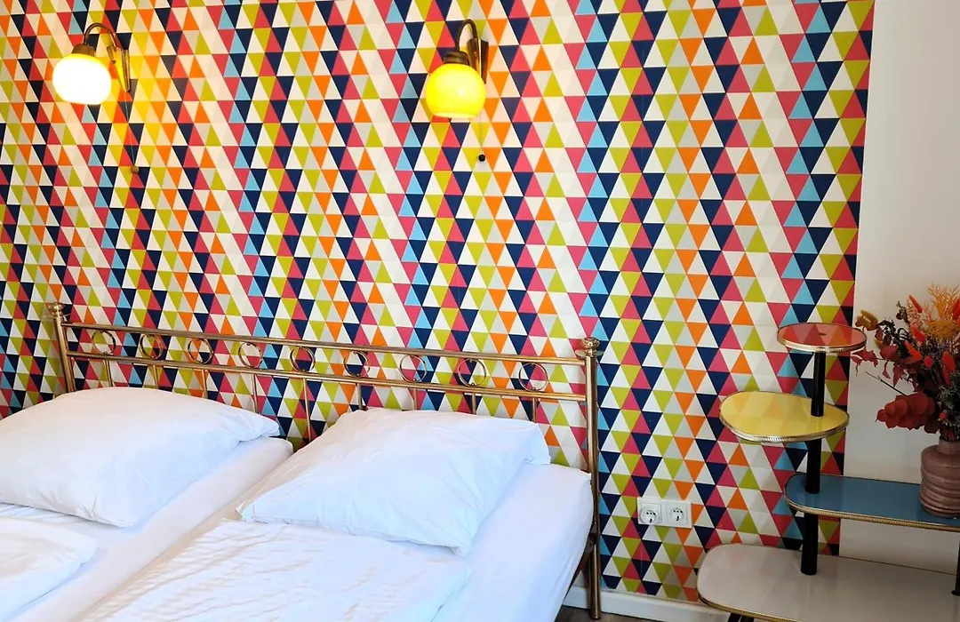 Weltempfänger Hostel-1
