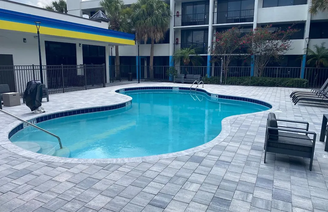 Days Inn & Suites By Wyndham Orlando Airport-1