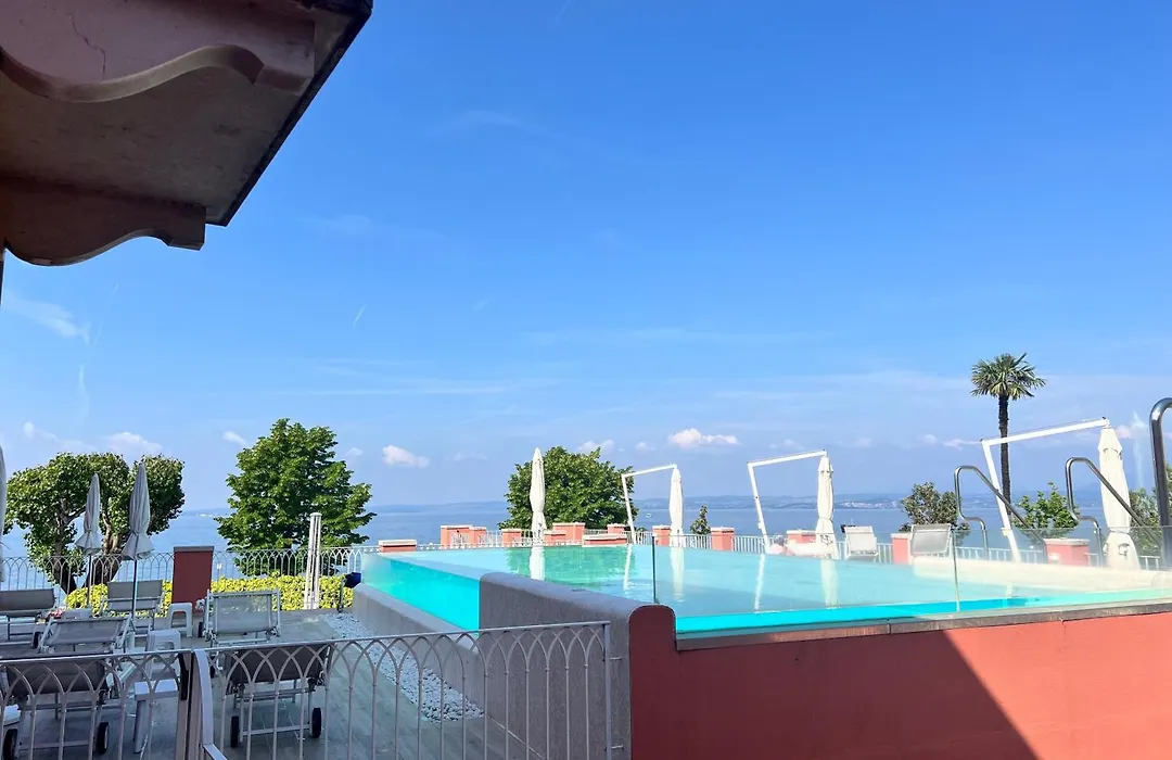Hotel Alla Riviera Lake View-1