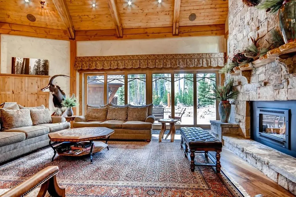 Hatari Lodge Holiday Home-1