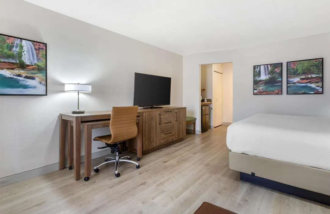 Best Western Plus A Wayfarer'S Inn & Suites-1