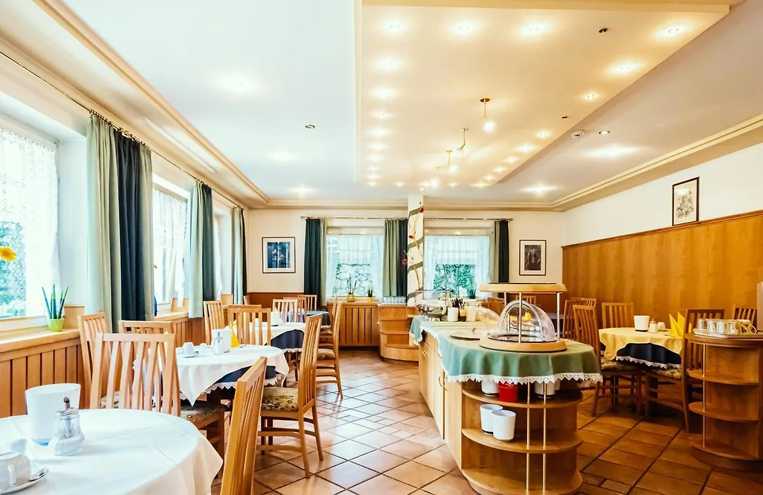 Hotel Pension Schweitzer-1