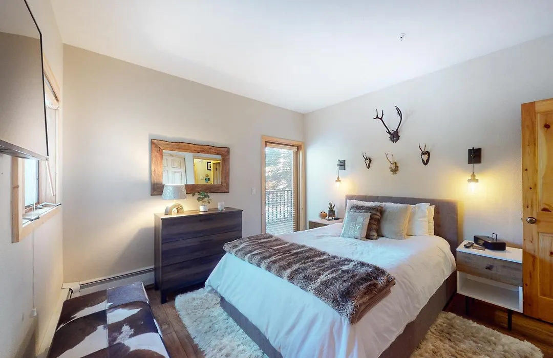 Twin Elk Lodge-1