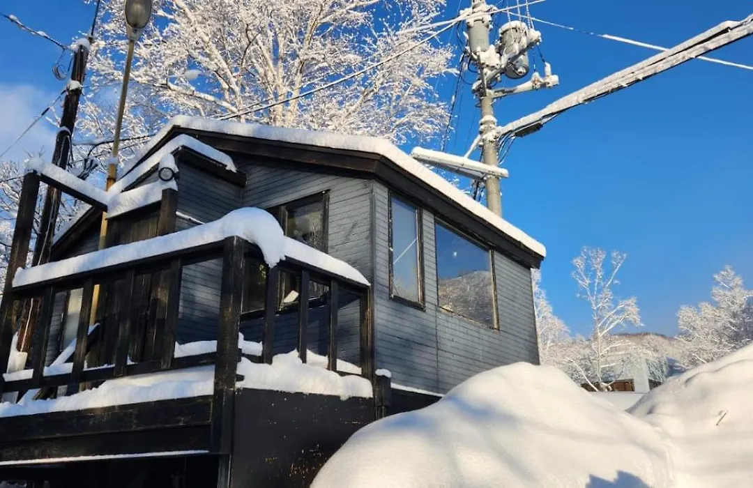 Freeride Backpackers Lodge Niseko-1