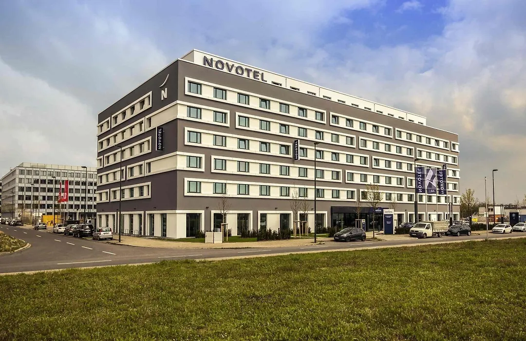 Novotel Duesseldorf Airport-1