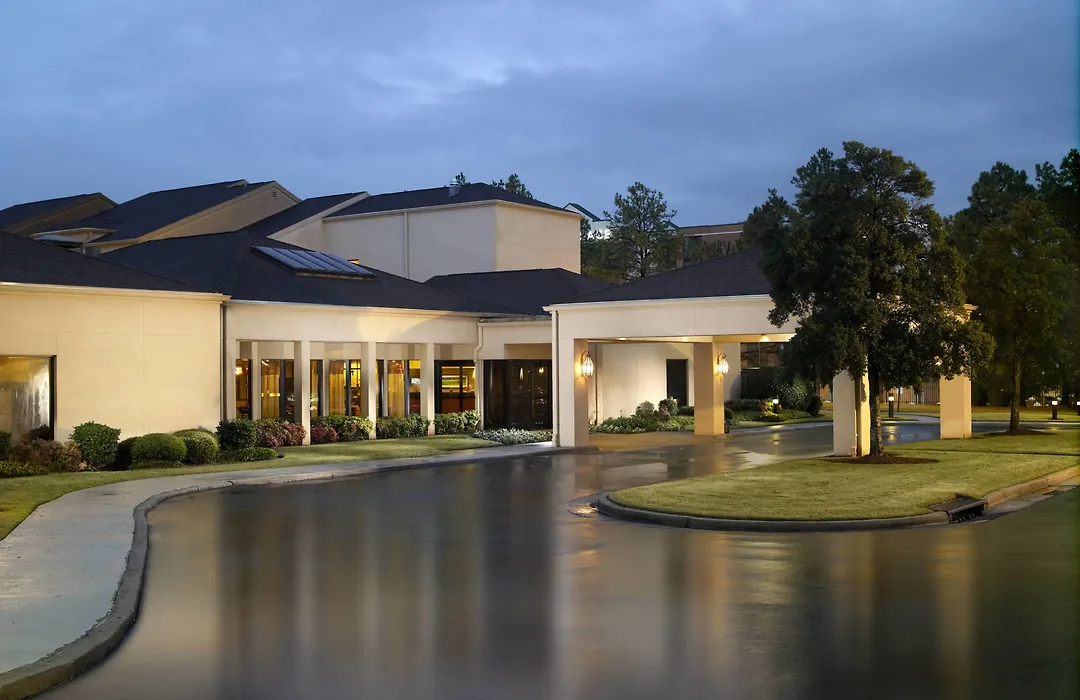 Courtyard By Marriott Memphis East/Park Avenue-1