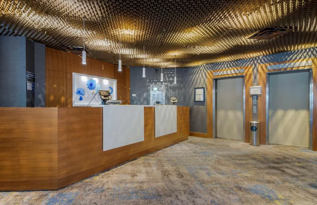 Best Western Premier Chateau Granville Hotel & Suites & Conference Centre-1