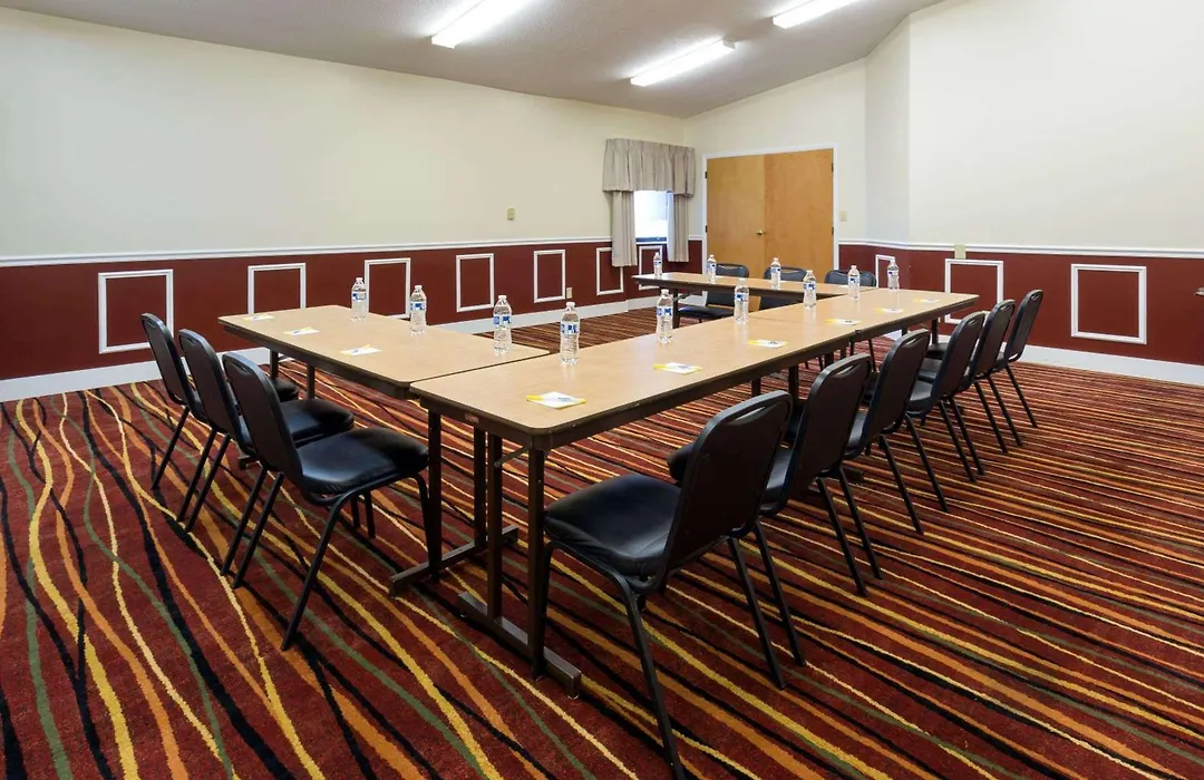 Days Inn & Suites By Wyndham Northwest Indianapolis-1