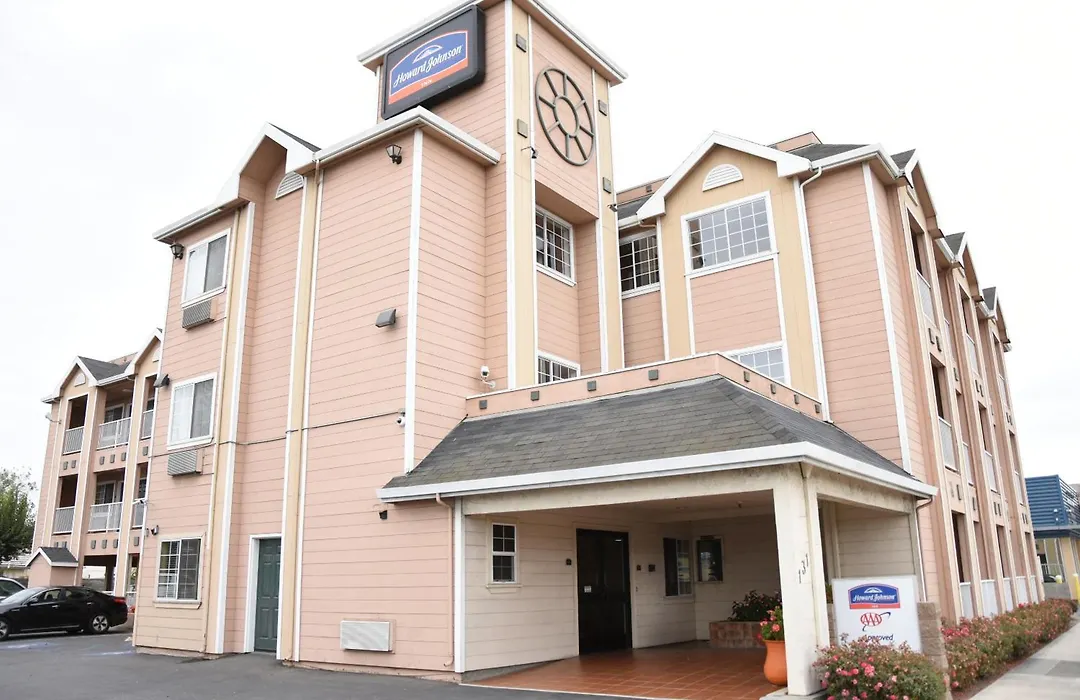 Howard Johnson By Wyndham Salinas-1