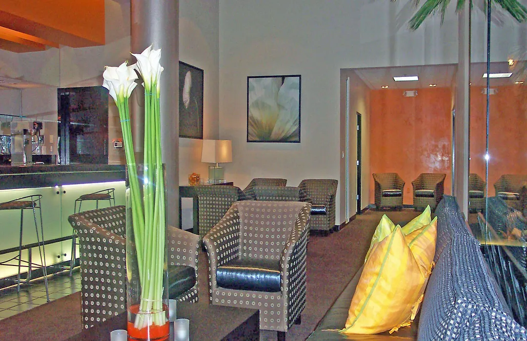 Ramada Plaza By Wyndham West Hollywood Hotel & Suites-1