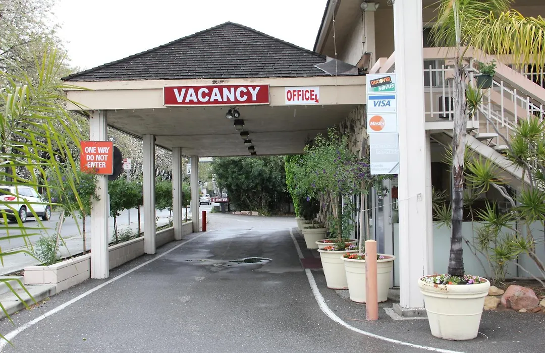 Caravelle Inn Extended Stay-1