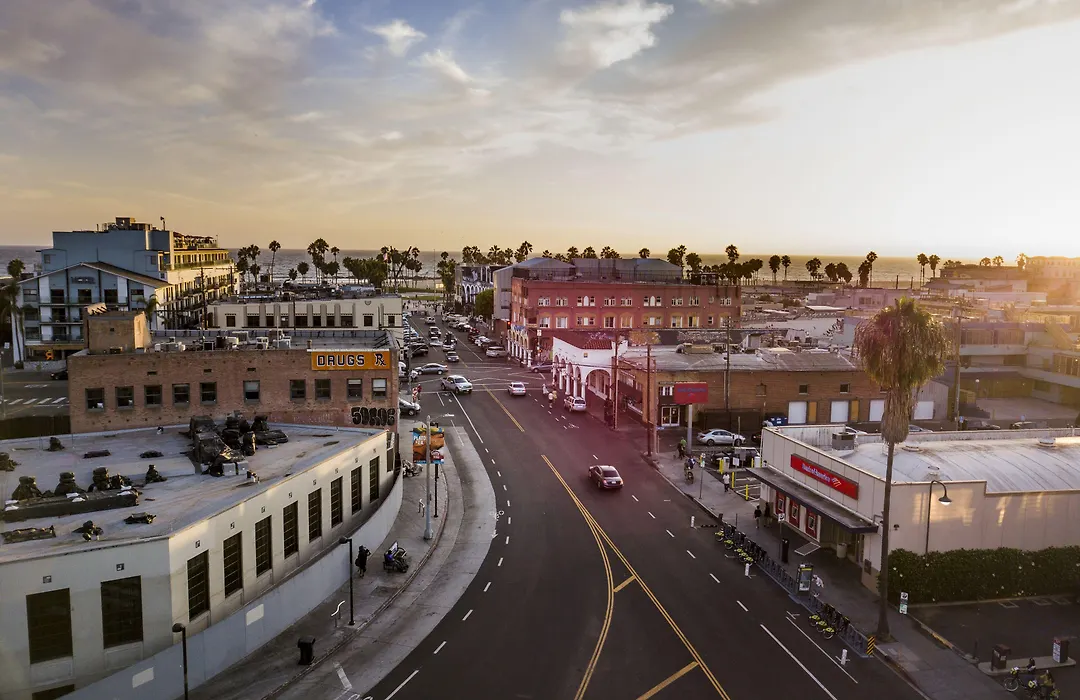 The Kinney - Venice Beach-1